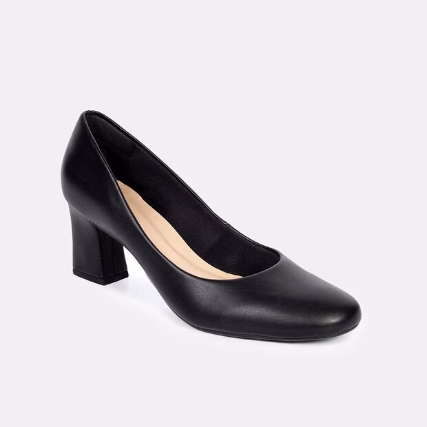 ¿Dónde puedo comprar zapatos y botas para dama?