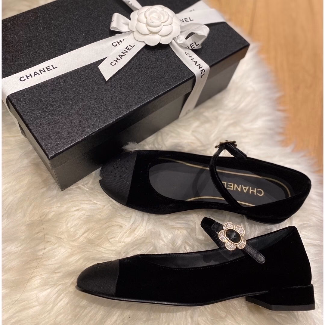 ¿Quién usa los zapatos de tacón de Chanel?