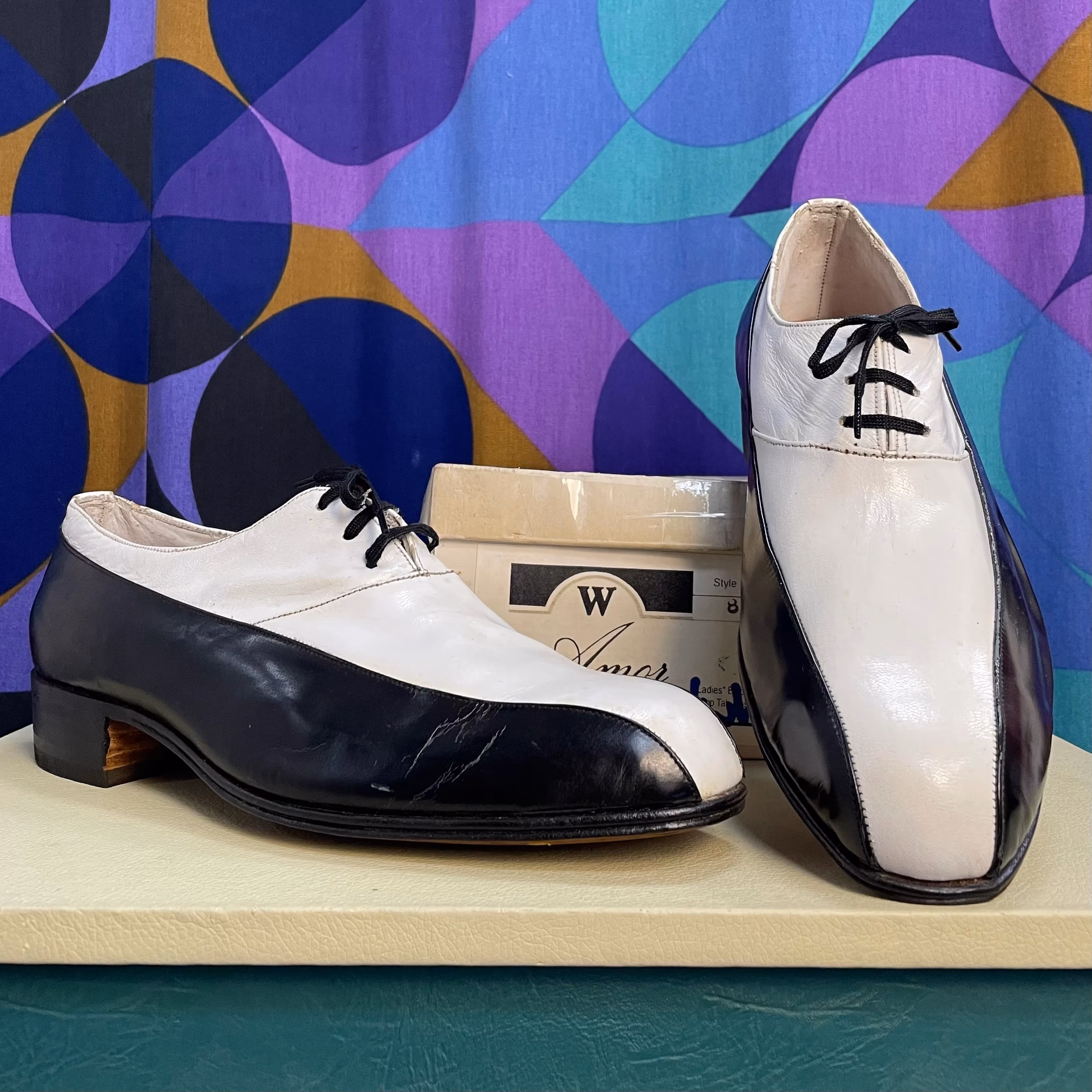 ¿Qué ofrecen los zapatos de charol de Regina Romero?