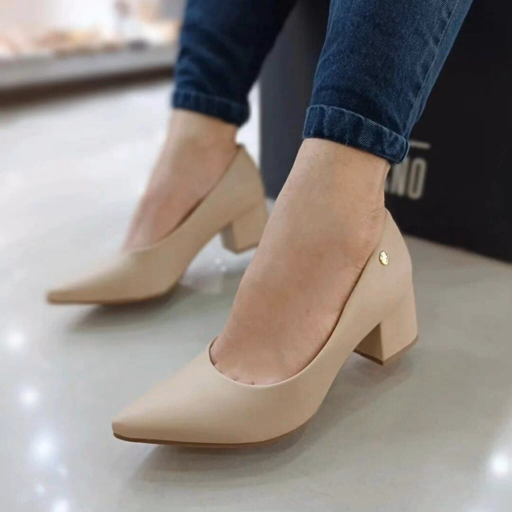 ¿Cómo combinar pantalones de rayas con zapatos de cuadros?