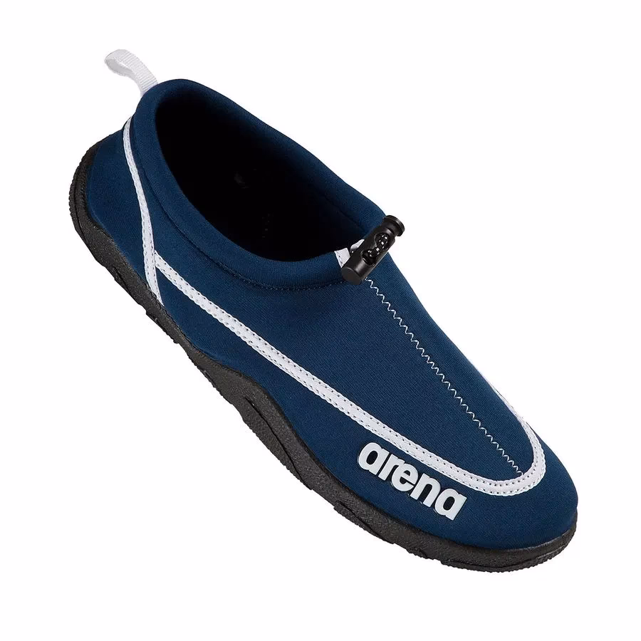 ¿Qué ofrece Aqua Shoes para adultos y niños?