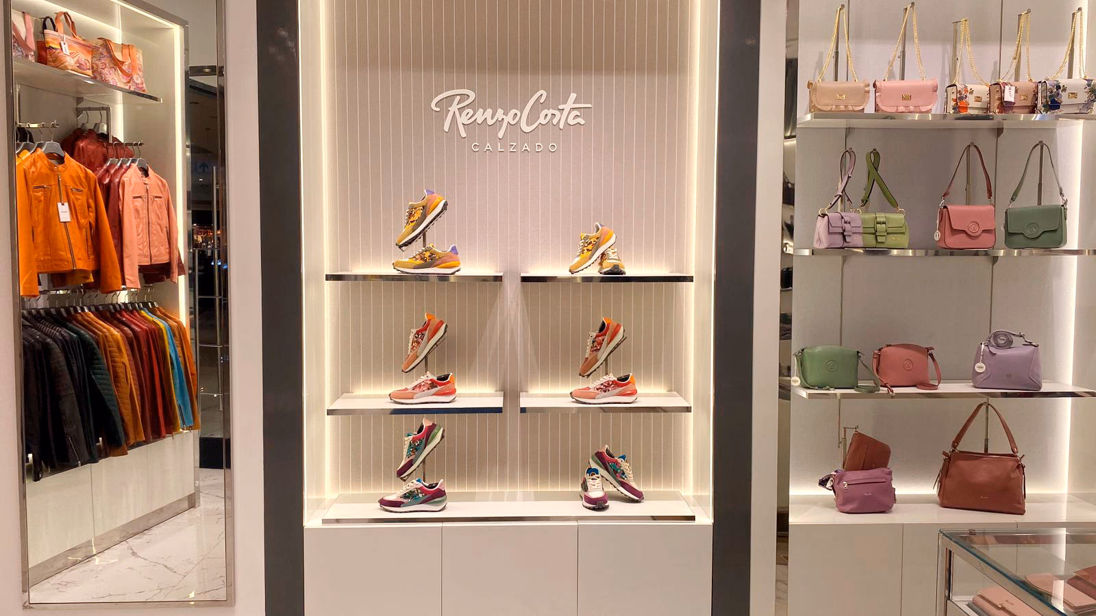 ¿Dónde se encuentra la tienda de Renzo Costa?