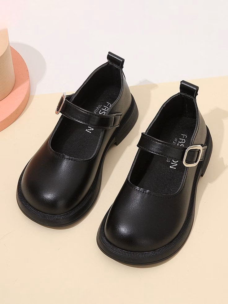 ¿Qué son los zapatos de uniforme?