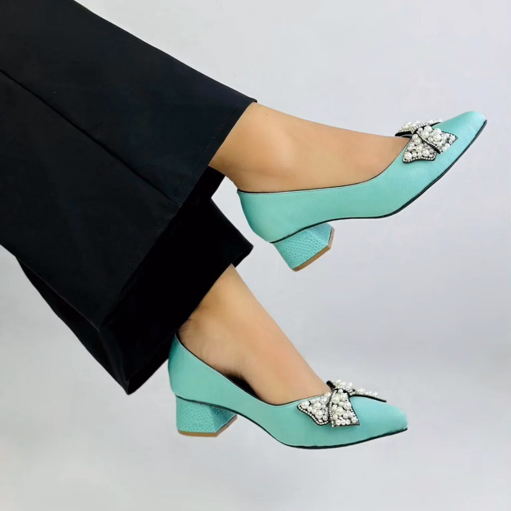 ¿Qué color va con los pantalones cortos verde menta?