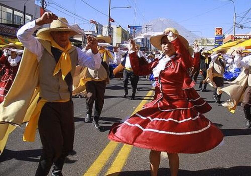 ¿Cuál es la vestimenta del Carnaval Arequipeño?