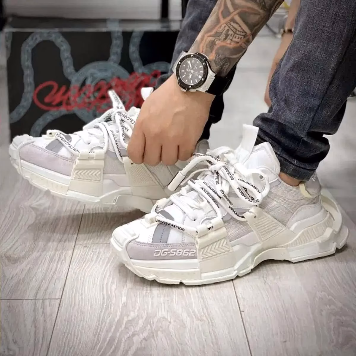 ¿Qué reflejan las zapatillas bajas de Dolce & Gabbana?