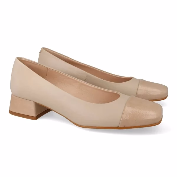 ¿Por qué las mujeres con pies delicados usan zapatos con ancho especial?