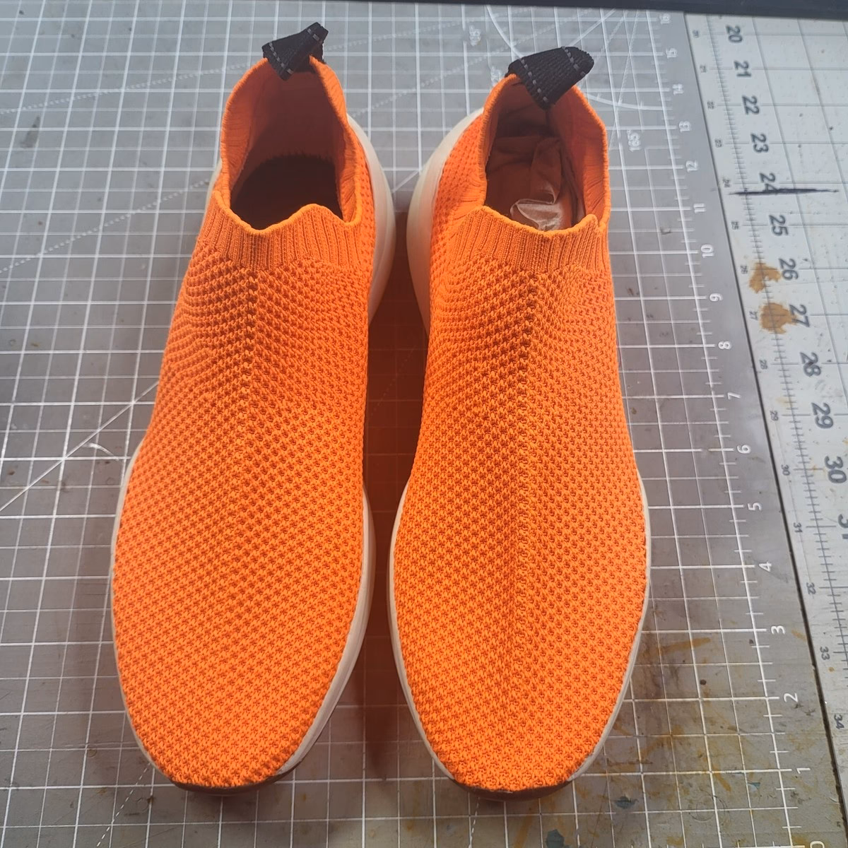 ¿Qué son los zapatos naranjas de hombre?