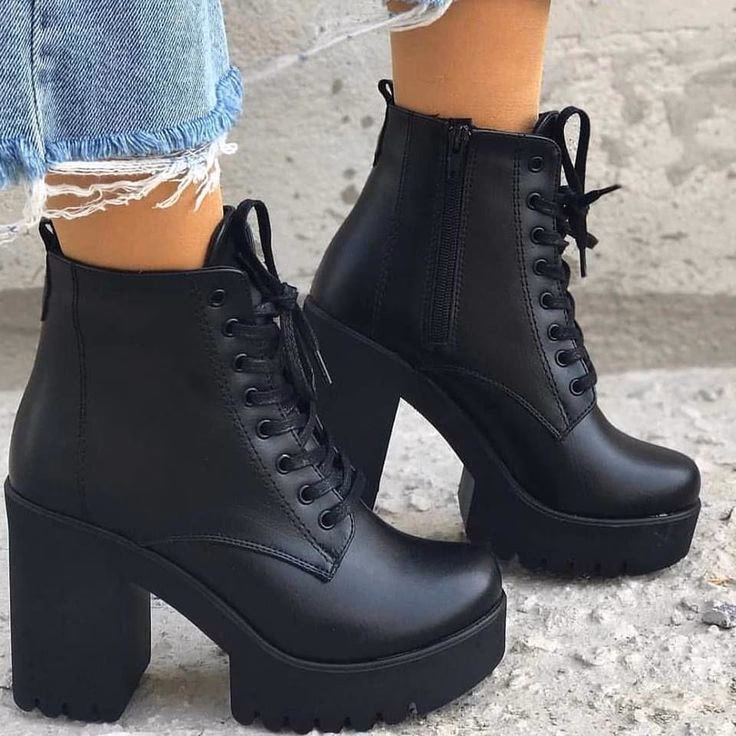 ¿Cuáles son los diferentes tipos de botas para mujer de color negro?
