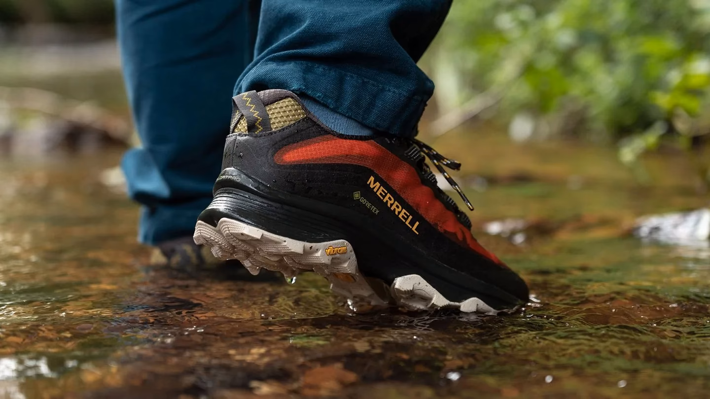 ¿Por qué los zapatos resbalen en pisos secos o húmedos?