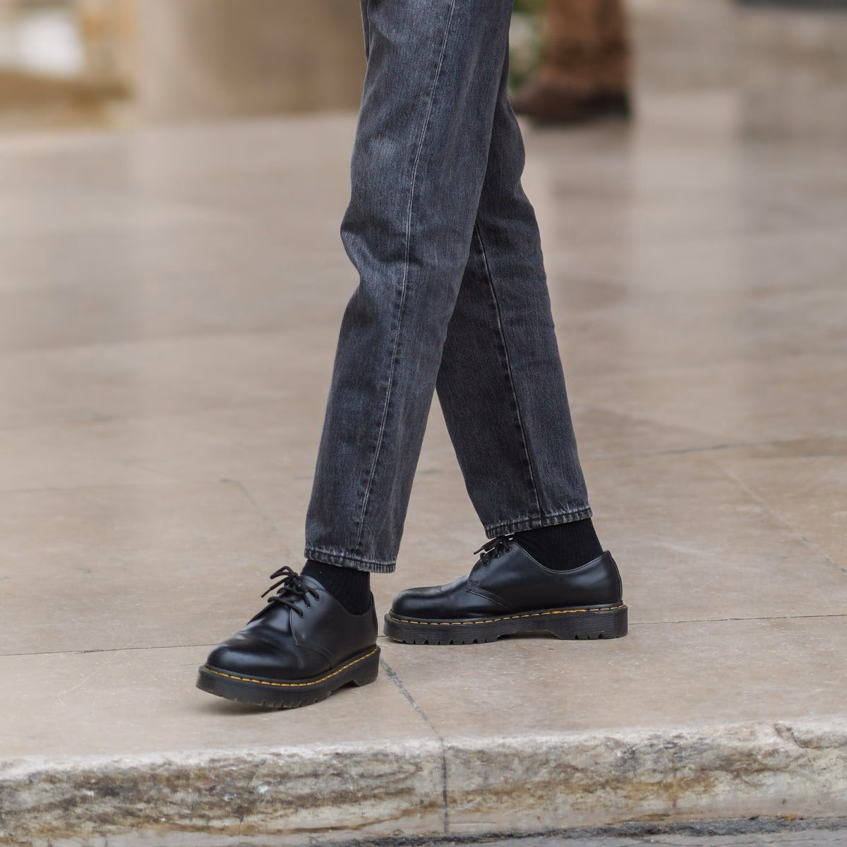 ¿Qué es un pantalón negro de mujer?