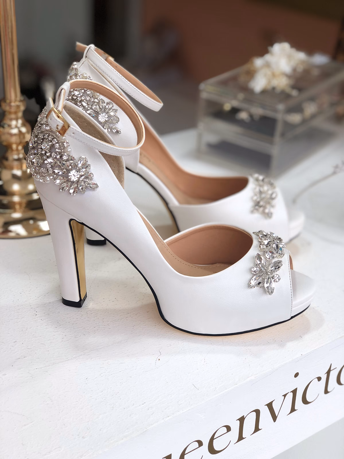 ¿Qué ofrece zapatería Riviere?