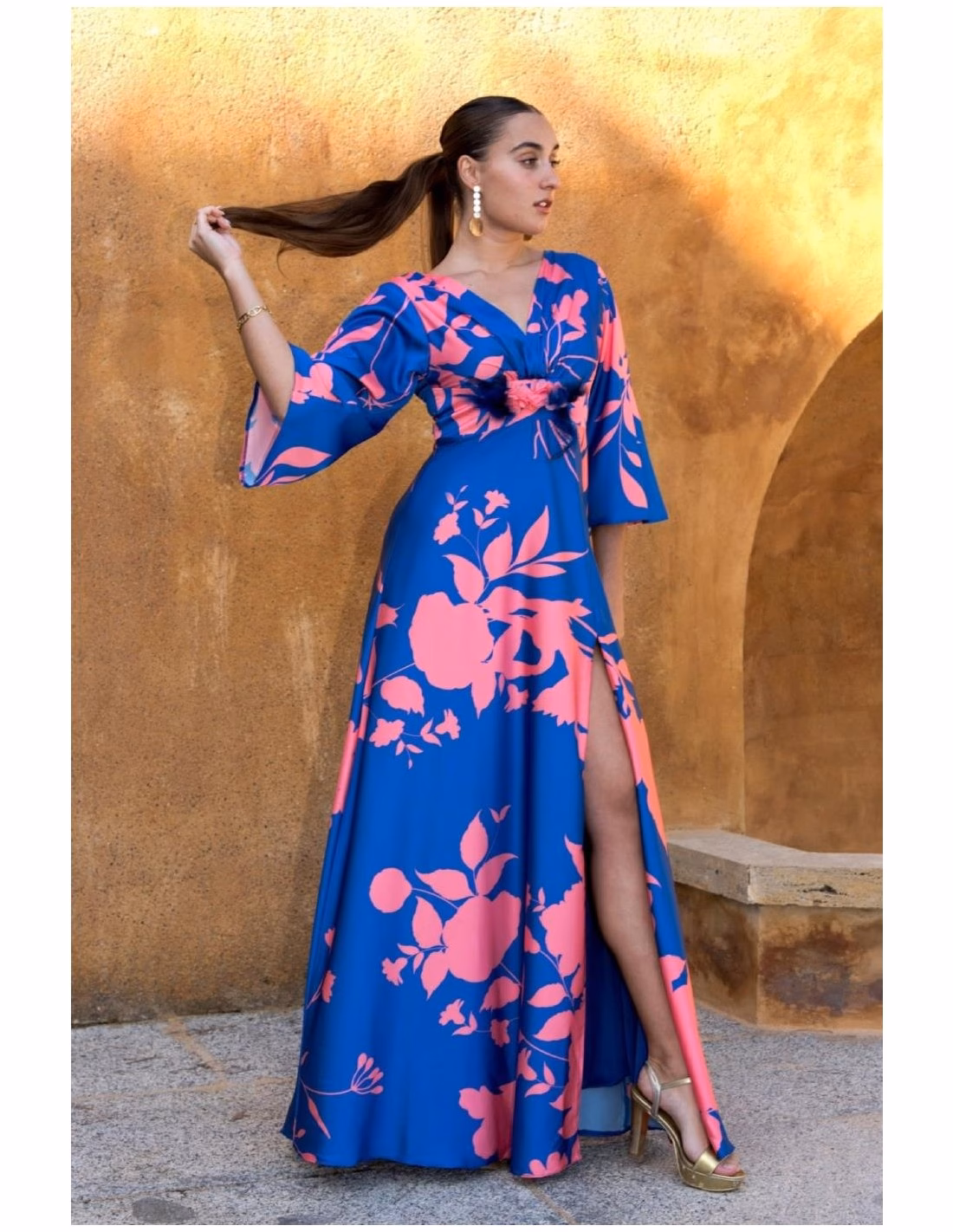 ¿Cómo combinar zapatos neutros con vestidos florales?