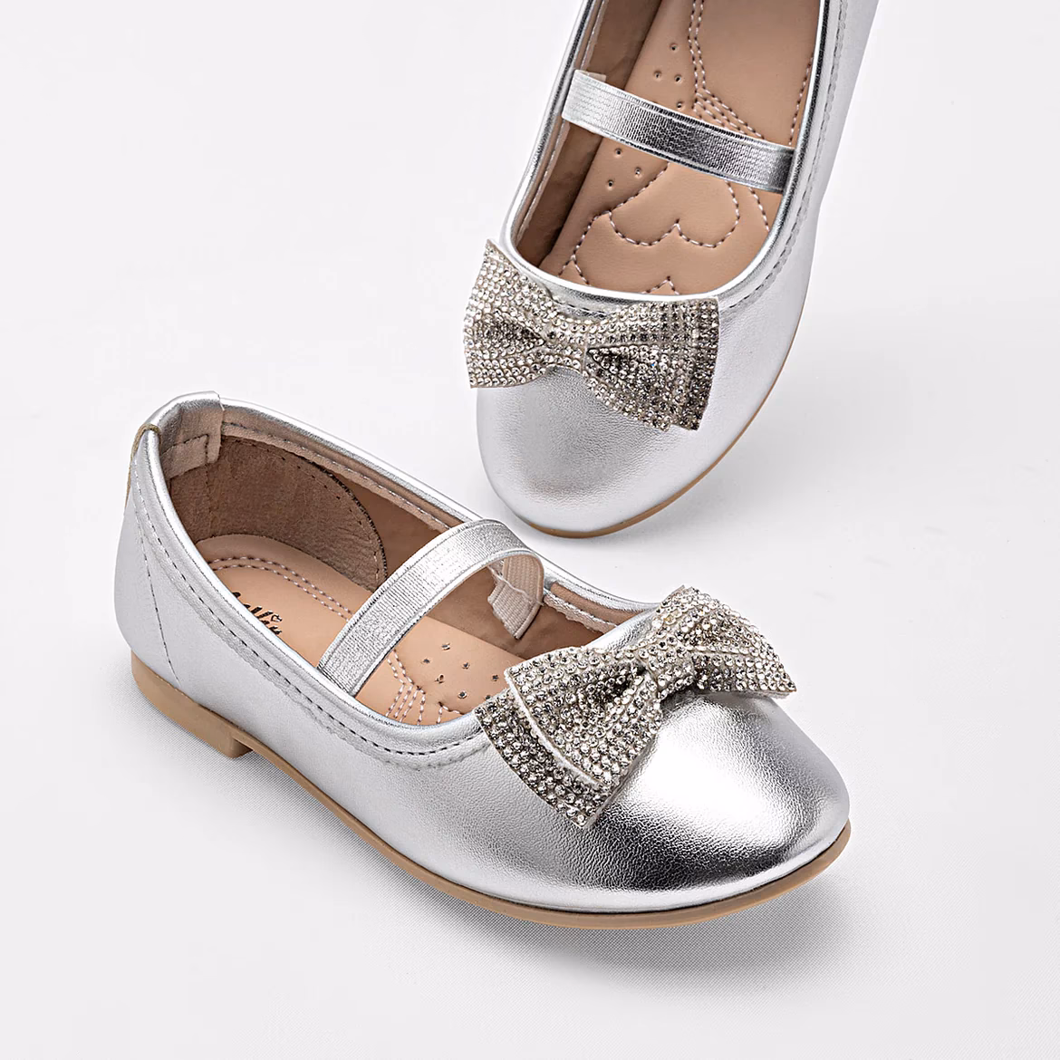 ¿Por qué las niñas usan zapatillas de tacoalto?