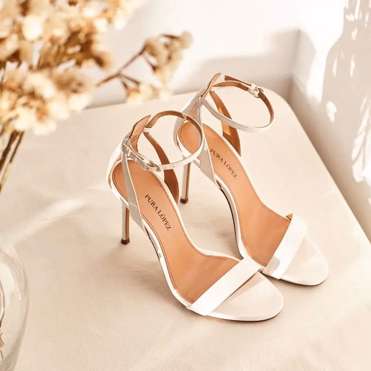 ¿Qué es el calzado femenino de pura Lopez?