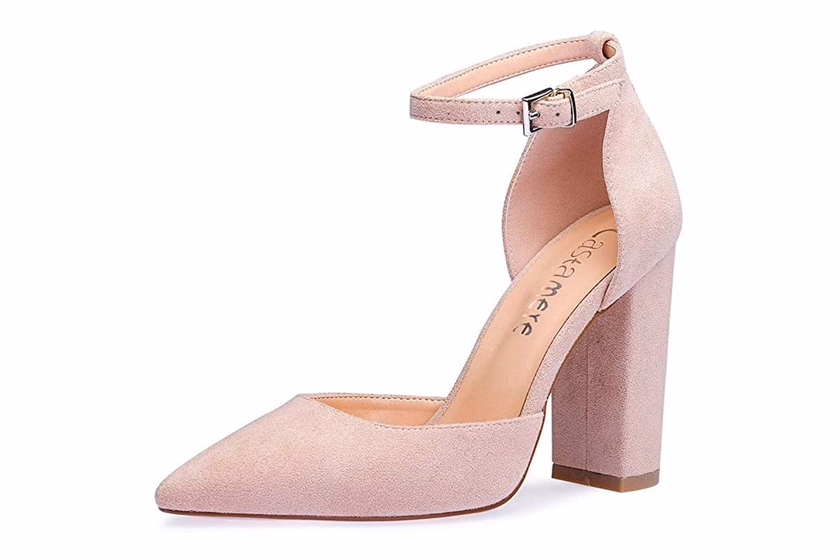 ¿Cómo combinar zapatos grises y Rosa palos?