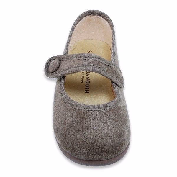 ¿Qué estilos ofrecen las zapaterías en el barrio Salamanca?