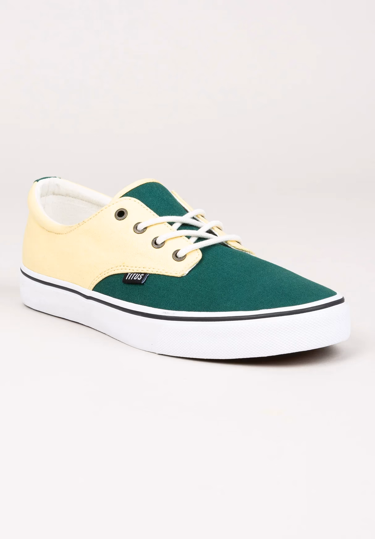 ¿Dónde vive Titus?