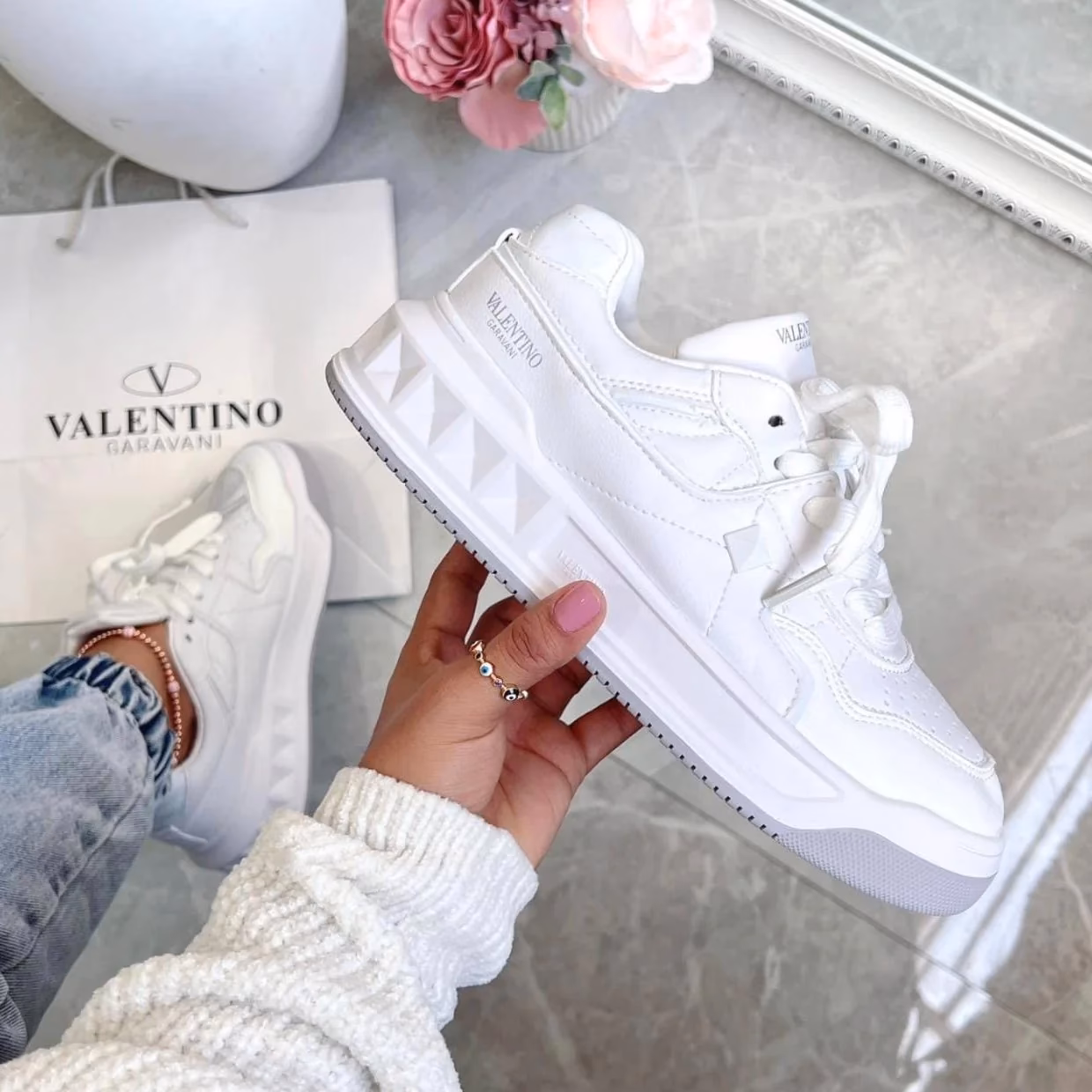 ¿Qué características tienen los zapatos vlogo Signature de Valentino Garavani?