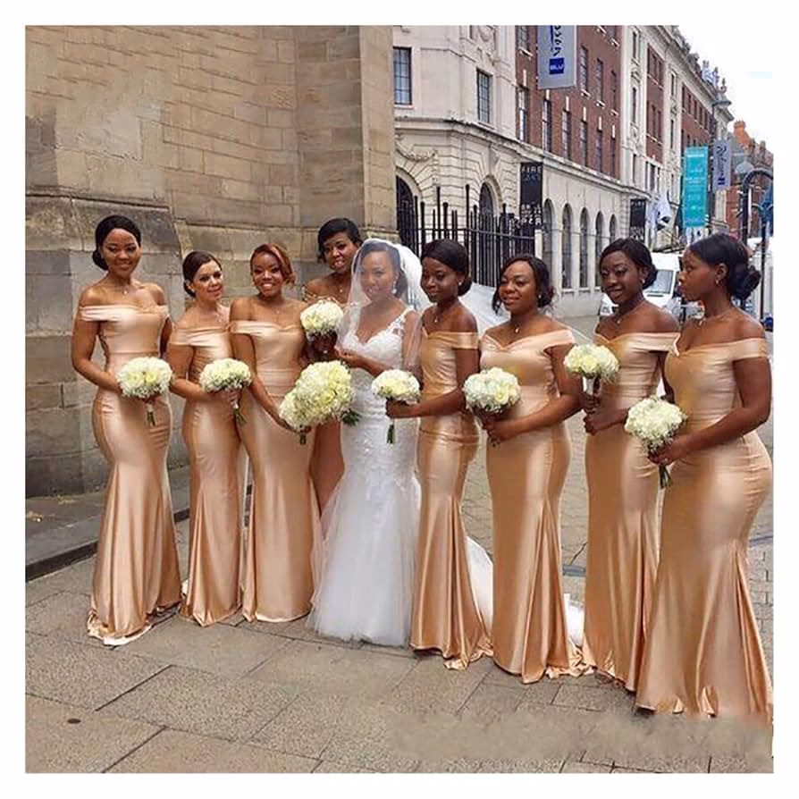 ¿Cómo combinar un vestido rosa palo?